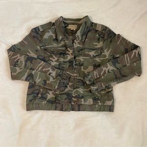 Women's Ashley By 26 International Light Weight Jacket Snap Green Camo Size L